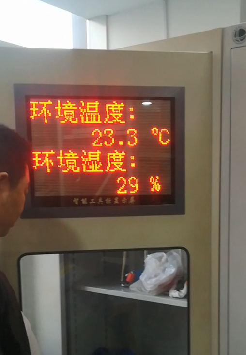 蜜桃国精产品二三三区视频