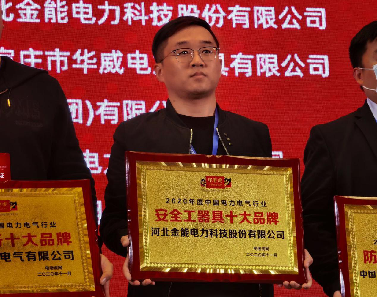 蜜桃国精产品二三三区视频