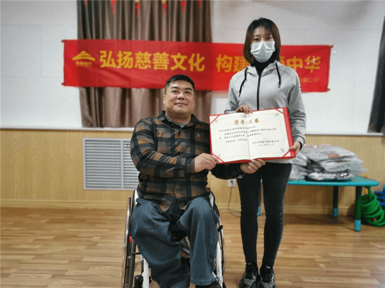 蜜桃国精产品二三三区视频
